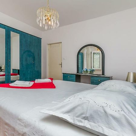 Apartment Marijana Omis Bagian luar foto