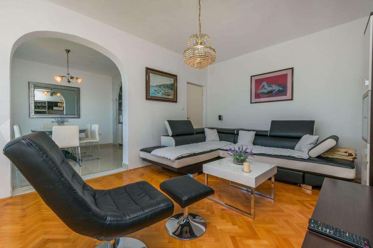 Apartment Marijana Omis Bagian luar foto
