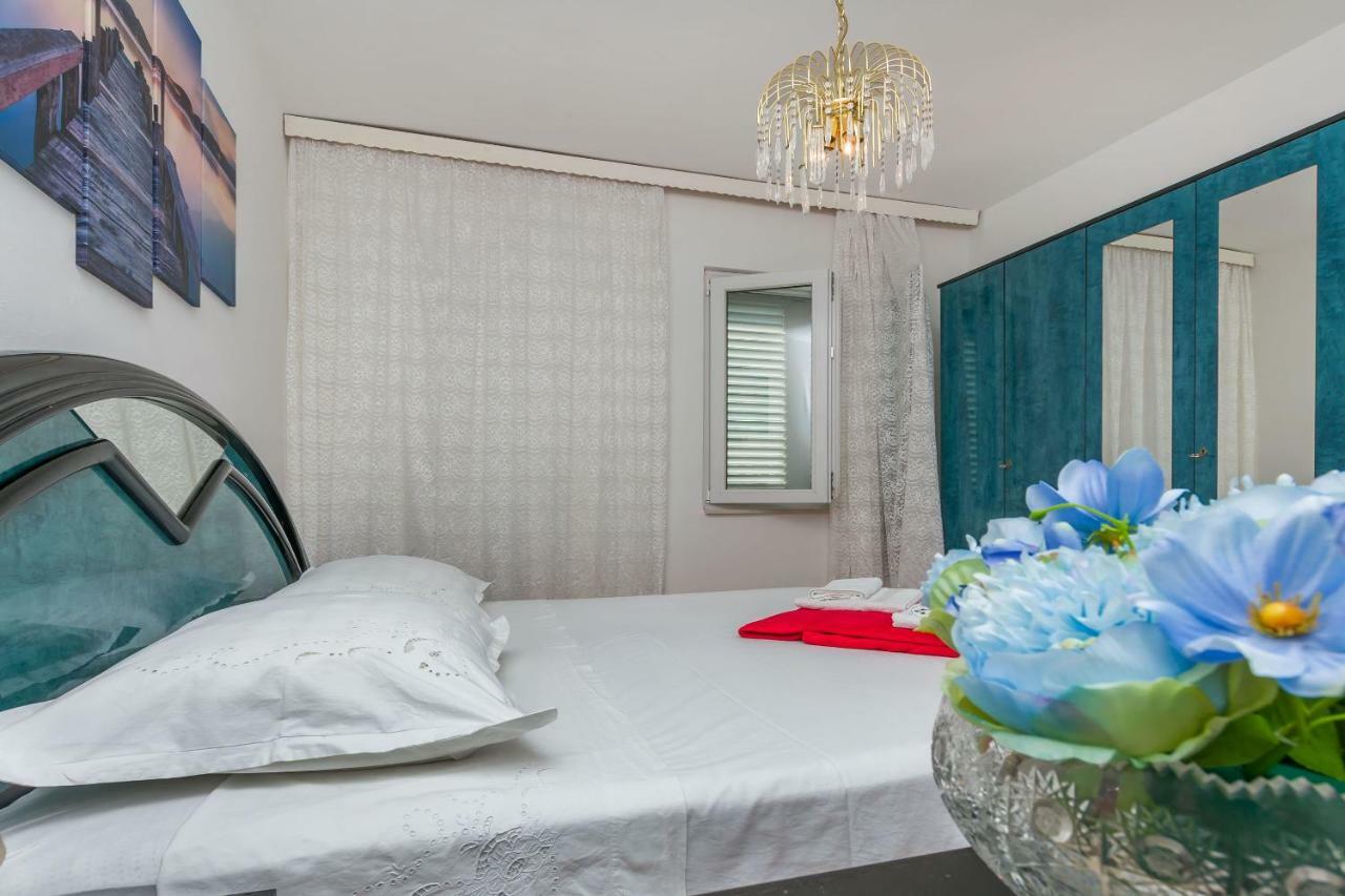 Apartment Marijana Omis Bagian luar foto